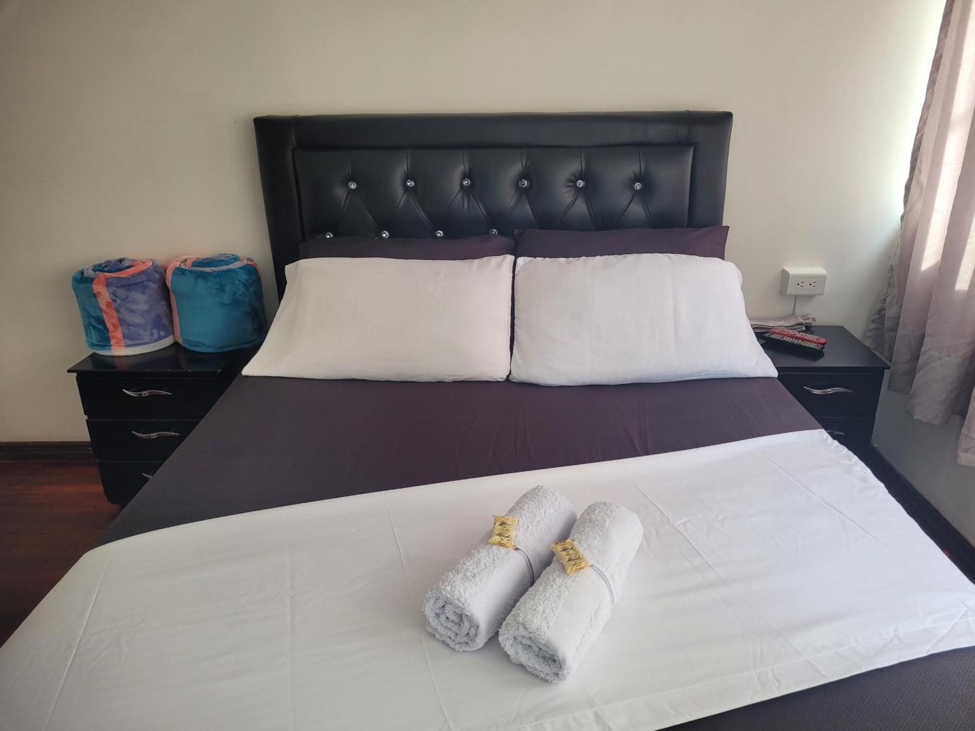 Luna Llena Capsule hotel *